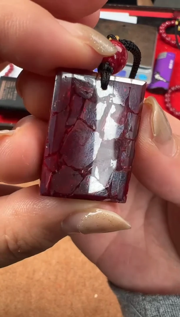 天然辰砂晶体无事牌