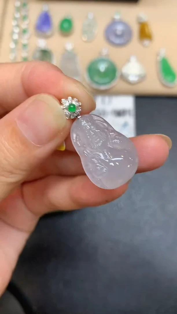 颈饰18K金镶嵌翡翠财神【无服务费