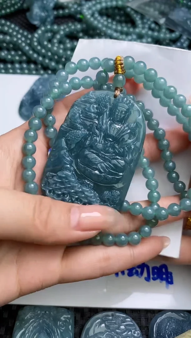 【闪购商品】翡翠颈饰未镶嵌         