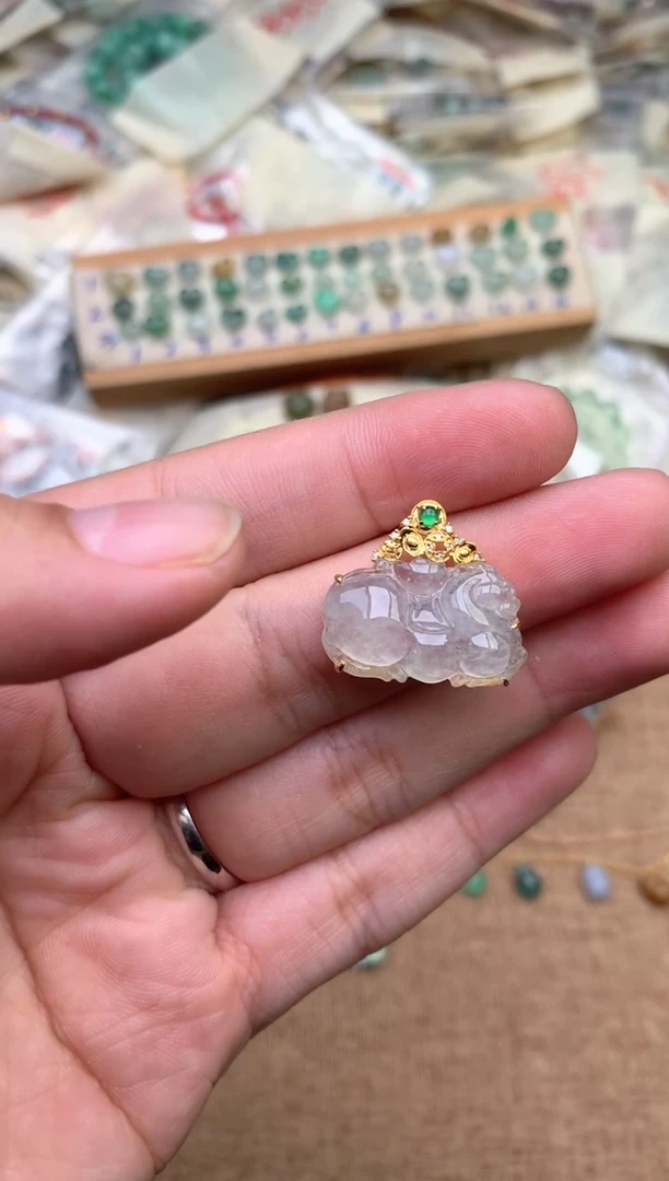 18K金镶嵌挂件翡翠一