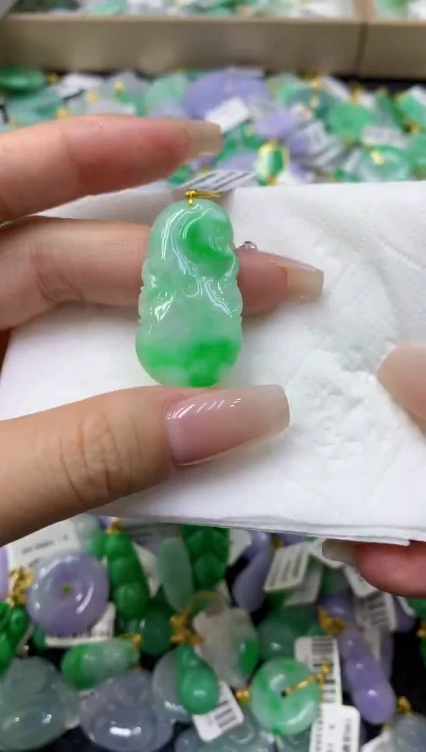 颈饰18K金镶嵌翡翠天然缅甸翡翠A货