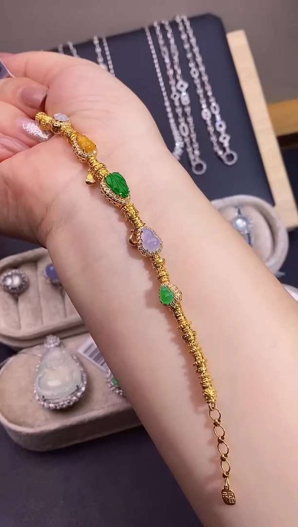 18K金镶嵌手链翡翠盘缠