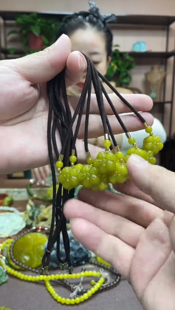 未镶嵌岫玉手牌多样性发货发其中之一