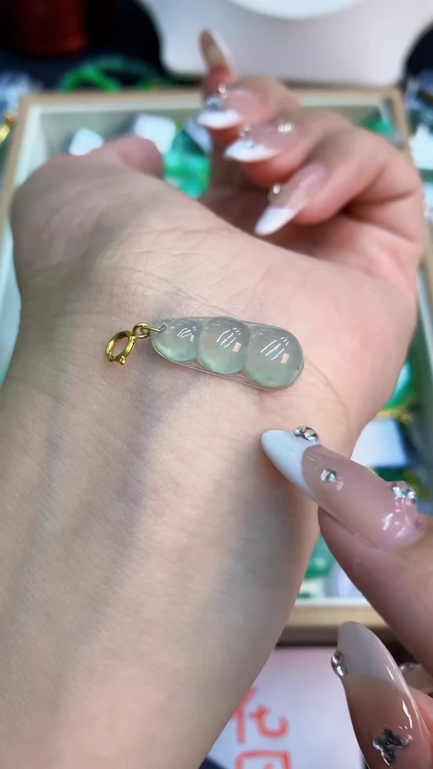 翡翠未镶嵌吊坠(不含链)1