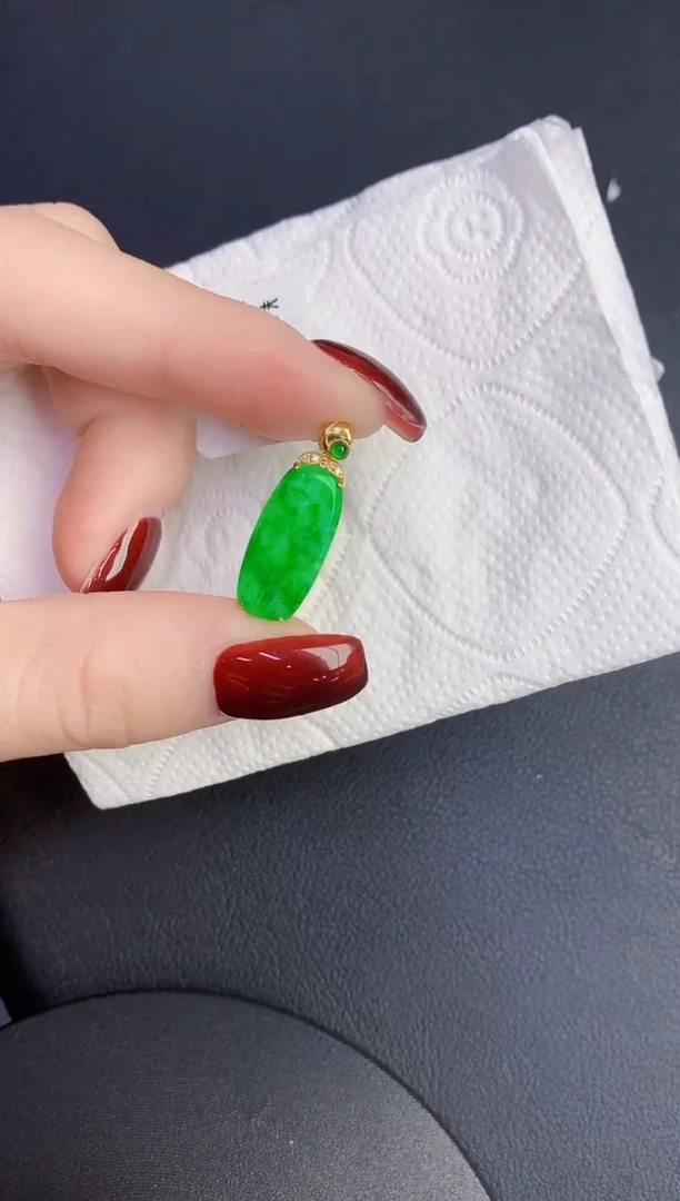 颈饰18K金镶嵌翡翠缅甸天然翡翠a货