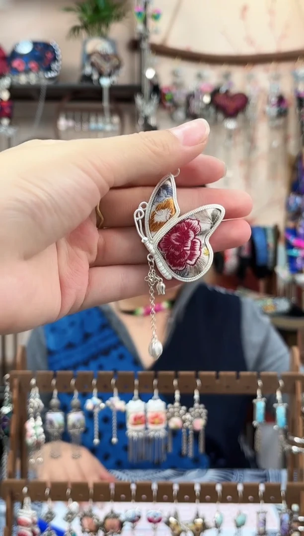 织绣民族风非遗老绣饰品513