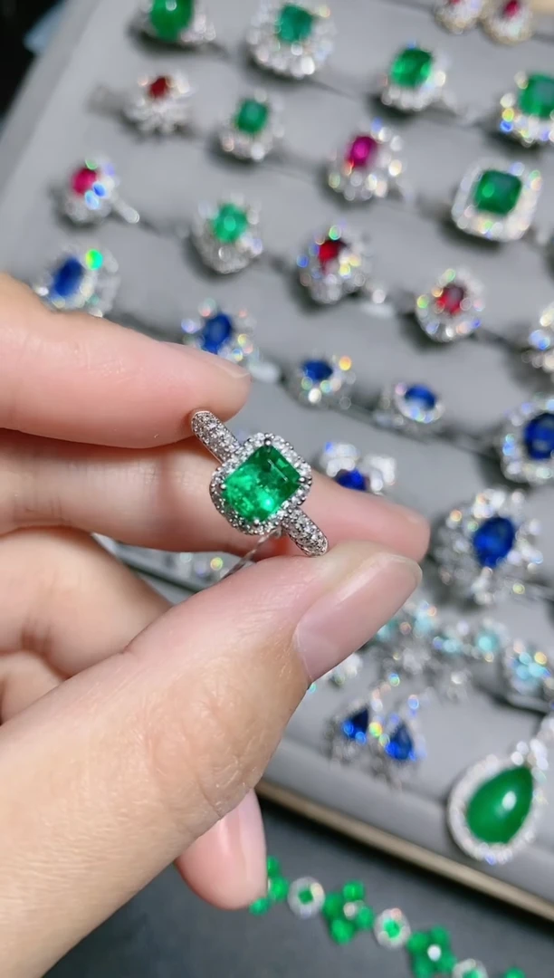 铂Pt900镶嵌戒指祖母绿.