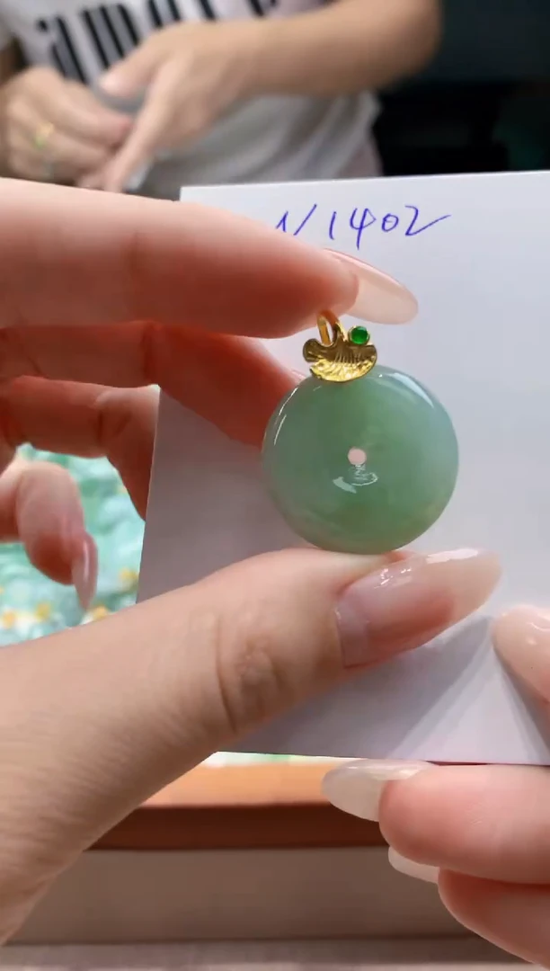 翡翠未镶嵌颈饰天然缅甸a货翡翠