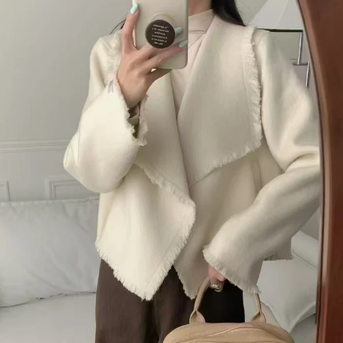DEZI宝藏衣橱大翻领毛边女士短款外套大衣LS2501066