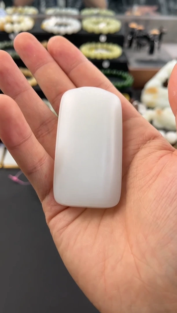 和田玉未镶嵌吊坠(赠链)且末天泰白玉无事牌微色差