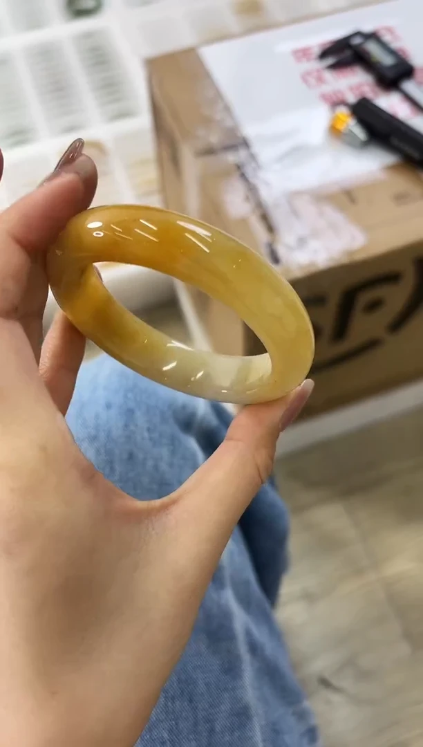未镶嵌手镯石英质玉147-58HU