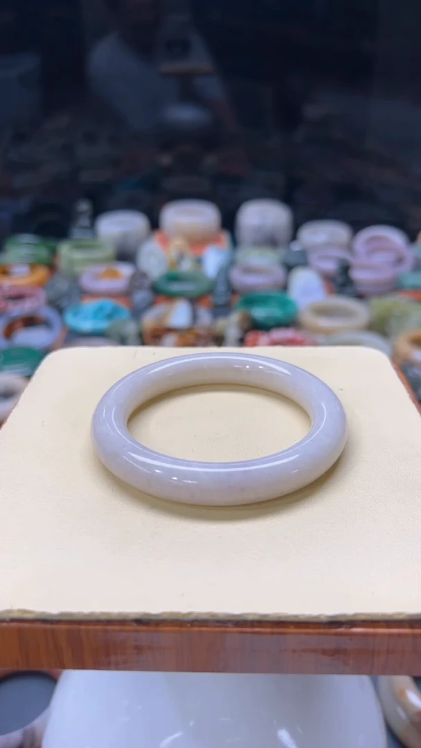 【闪购商品】石英质玉手镯未镶嵌058