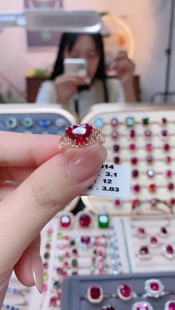 18K金镶嵌碧玺戒指碧玺3.1CT