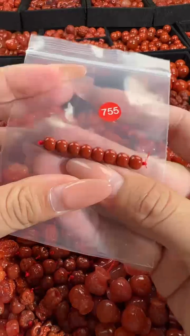 南红玛瑙未镶嵌颈饰1