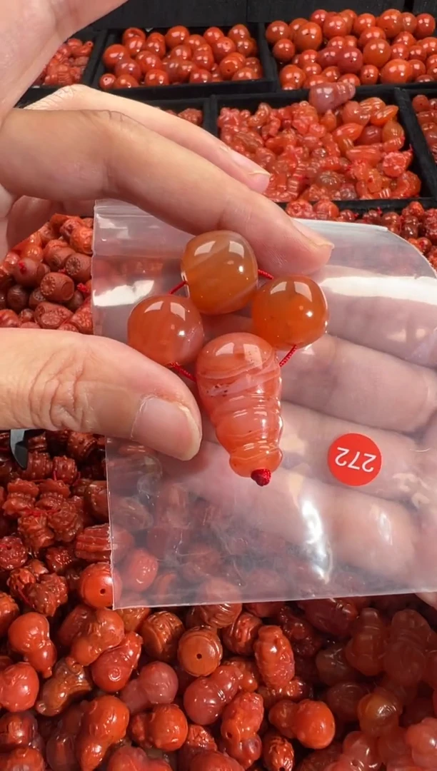 颈饰未镶嵌南红玛瑙1