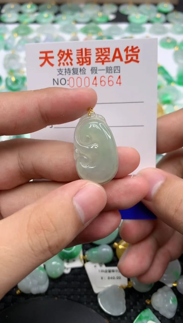 翡翠18K金镶嵌颈饰1111111111111