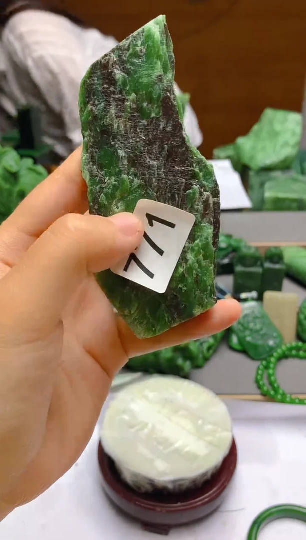 和田玉（碧玉）未镶嵌珠宝半成品1
