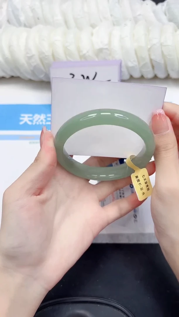 未镶嵌手镯石英质玉198-63-仪式感