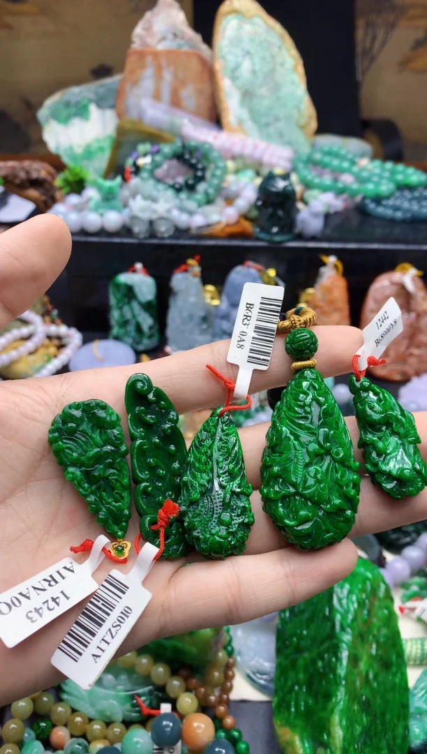 颈饰未镶嵌翡翠酒*爷天然缅甸翡翠A货