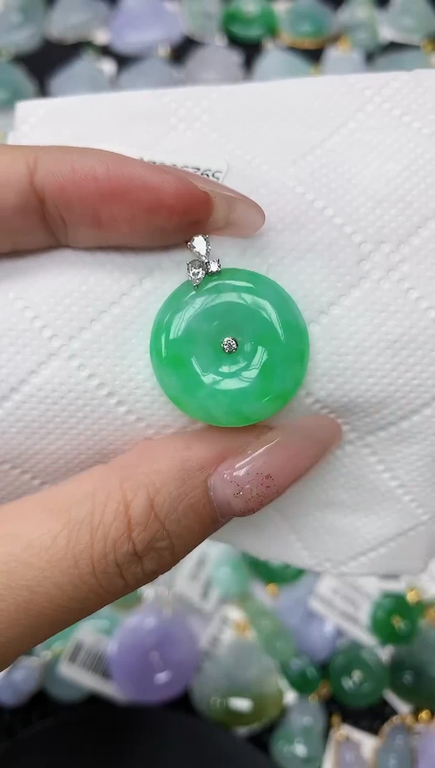 颈饰18K金镶嵌翡翠1111111111