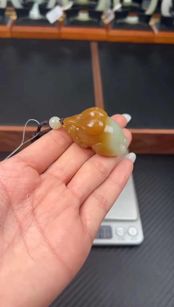 吊坠(赠链)未镶嵌和田玉若羌微色差