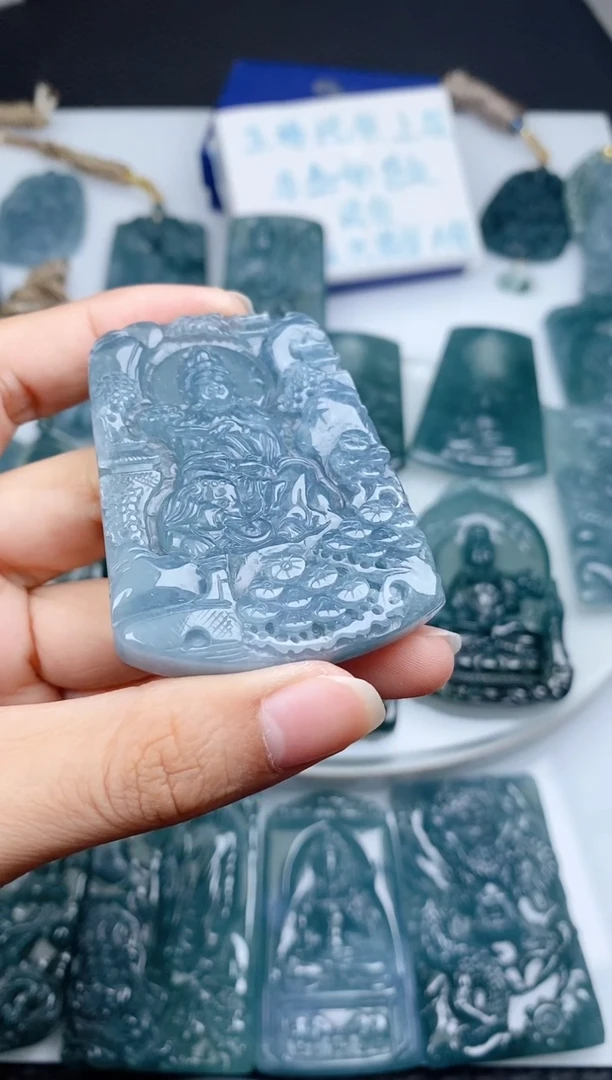 翡翠未镶嵌颈饰1
