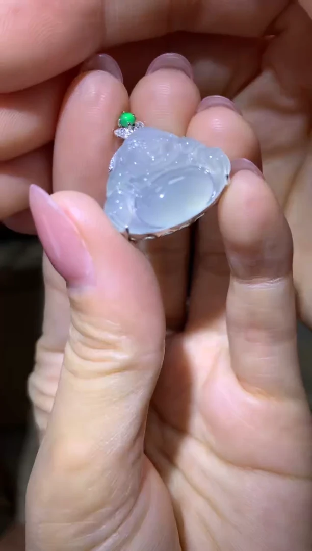 颈饰18K金镶嵌翡翠|不退不换