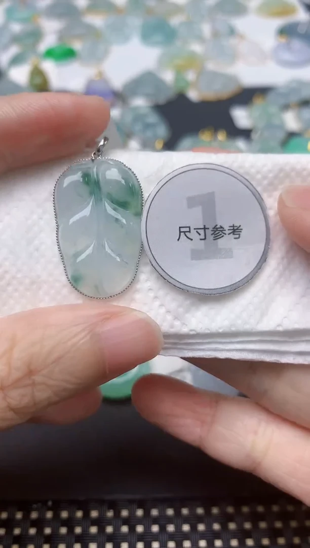 翡翠18K金镶嵌颈饰天然缅甸A货翡翠