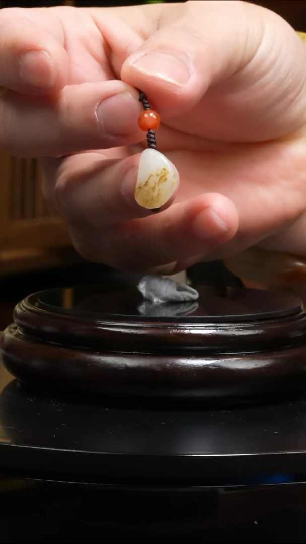 【闪购商品】和田玉吊坠(不含链)未镶嵌2.2g和田玉原石