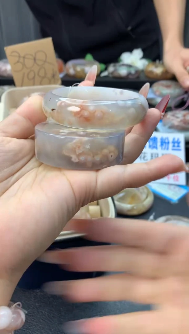 未镶嵌手镯石英质玉（55-56圈口）赠送镯心 无证书