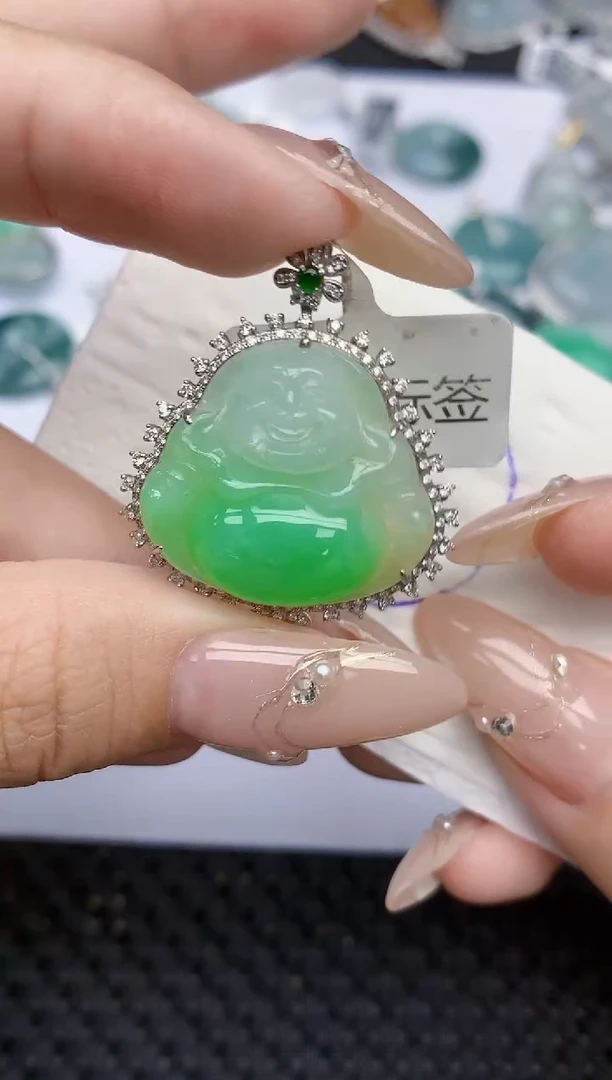 颈饰18K金镶嵌翡翠82   天然翡翠A货  百元以上9米证书费自理