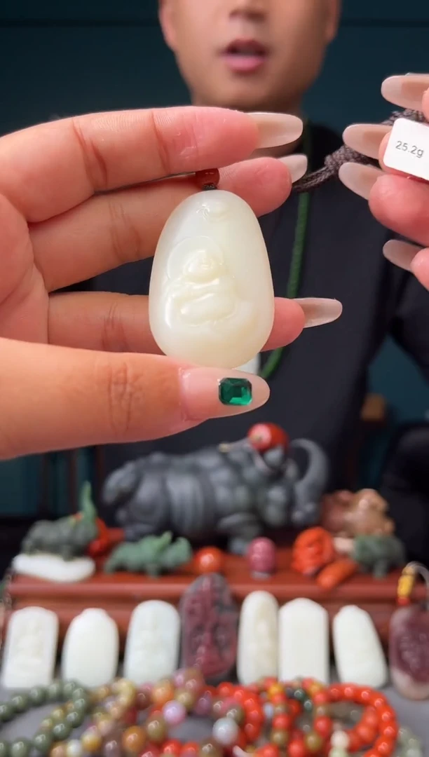 和田玉未镶嵌颈饰吊坠