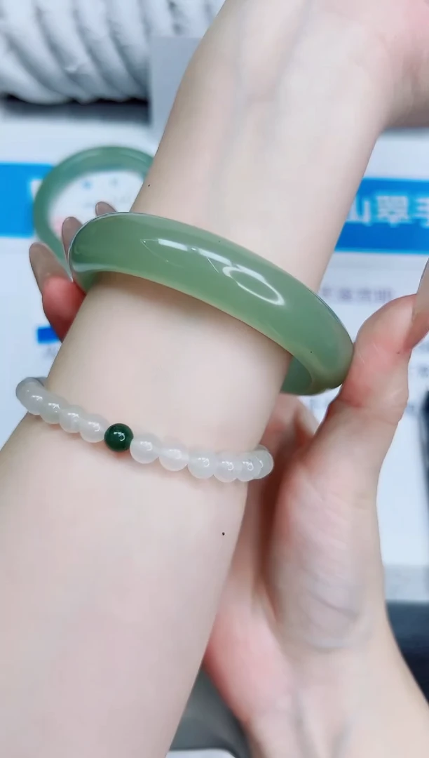未镶嵌手镯石英质玉303/60