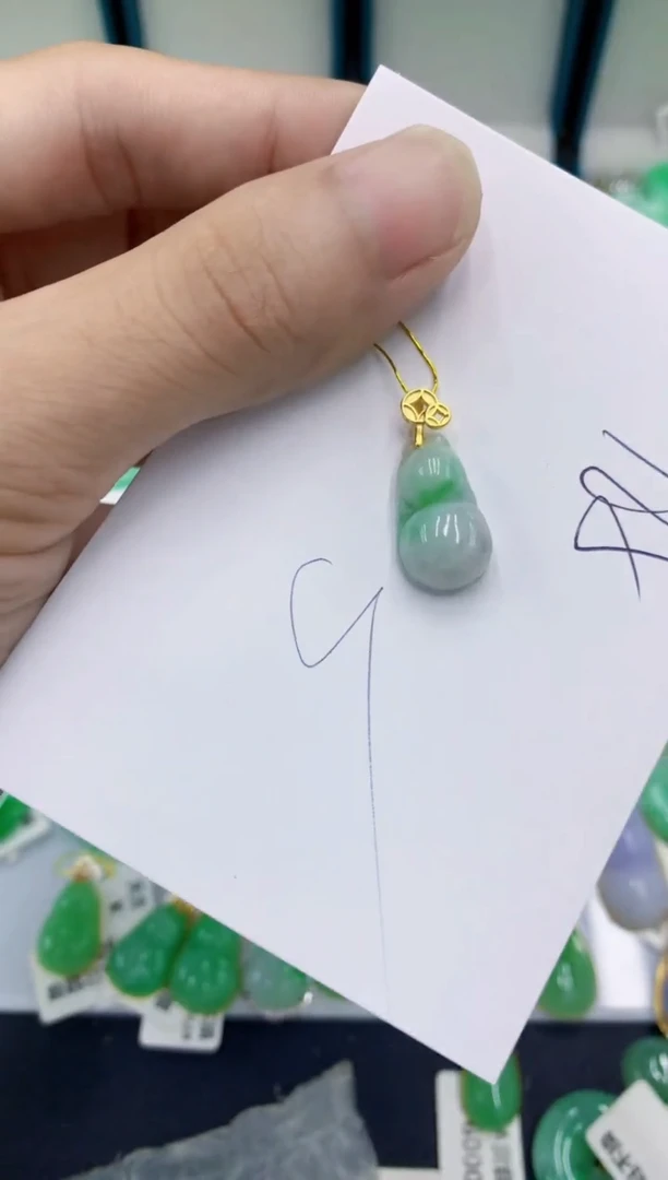 翡翠挂件未镶嵌翡翠