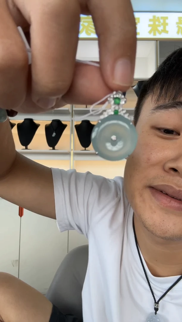 翡翠18K金镶嵌颈饰?*?天然翡翠A货孤品一件