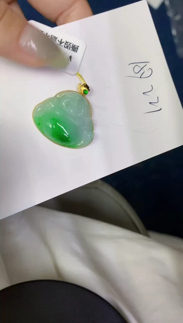 翡翠18K金镶嵌颈饰缅甸天然翡翠A货