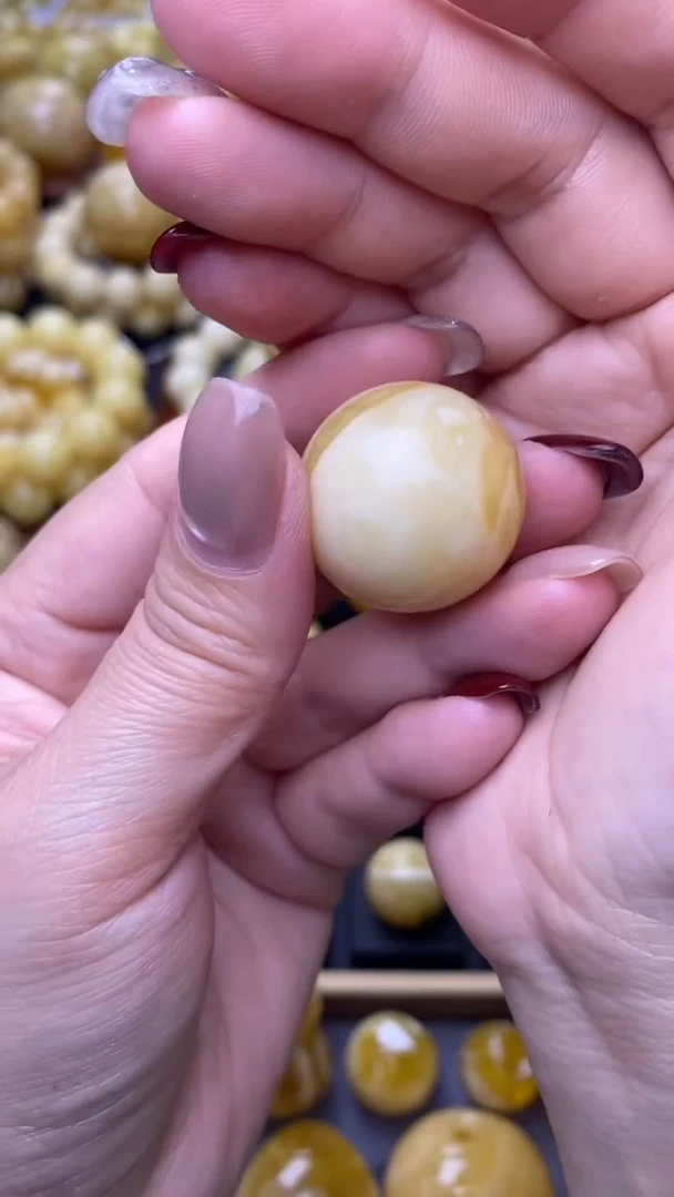 【闪购商品】琥珀裸石未镶嵌月.69/卡25.3