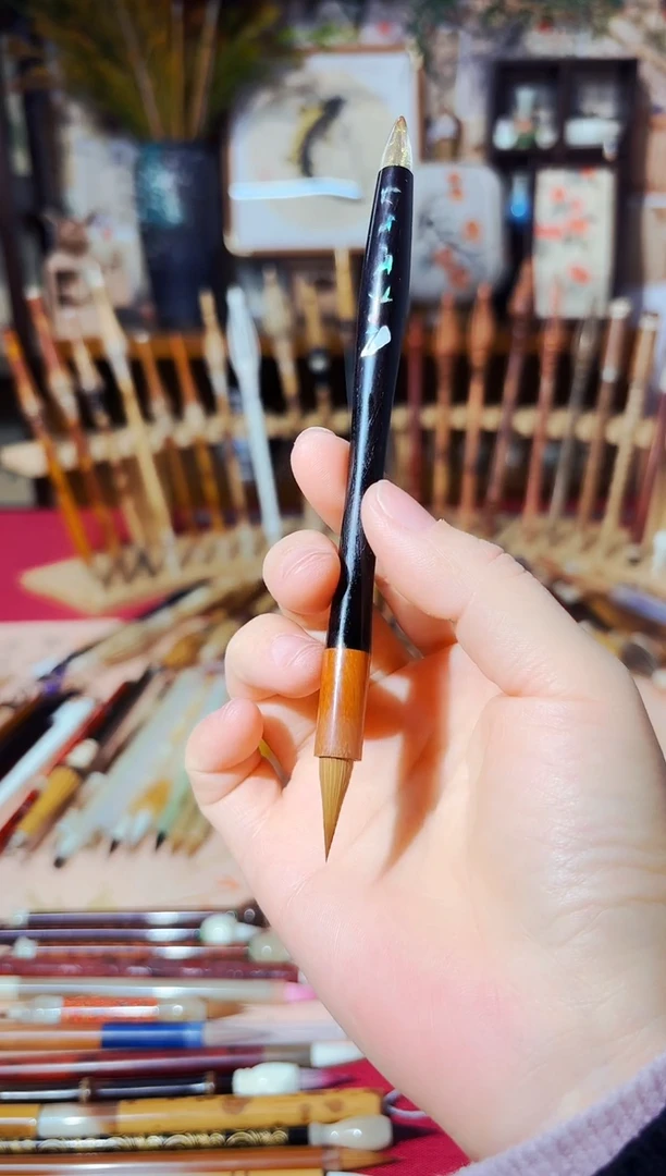 闪10 紫光黑檀螺钿小短杆百百纯狼毫出锋2.0口径0.6（清水试笔）