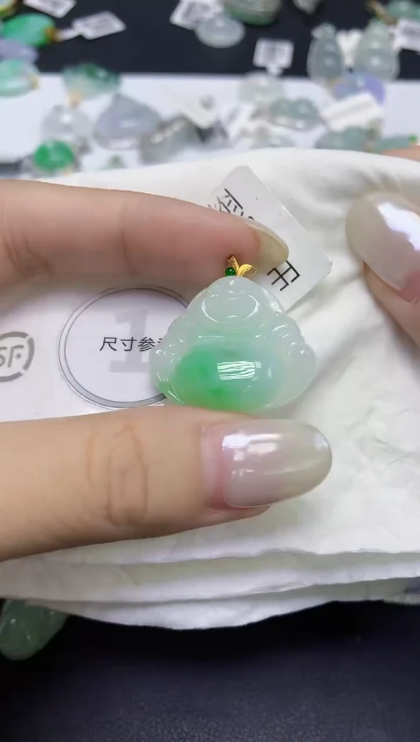 颈饰18K金镶嵌翡翠天然缅甸翡翠A货多样性发一件