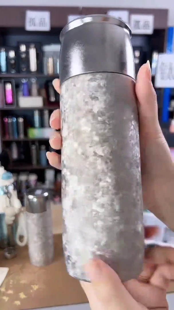 纯钛450月白冰花磁吸保温杯