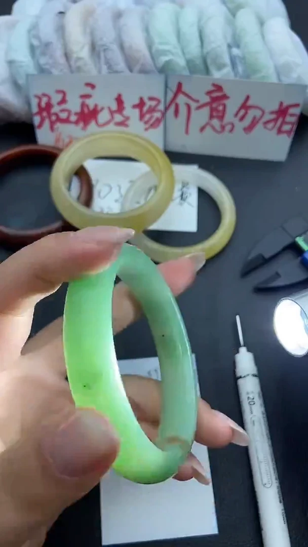 未镶嵌手镯石英质玉瑕疵89+60/61