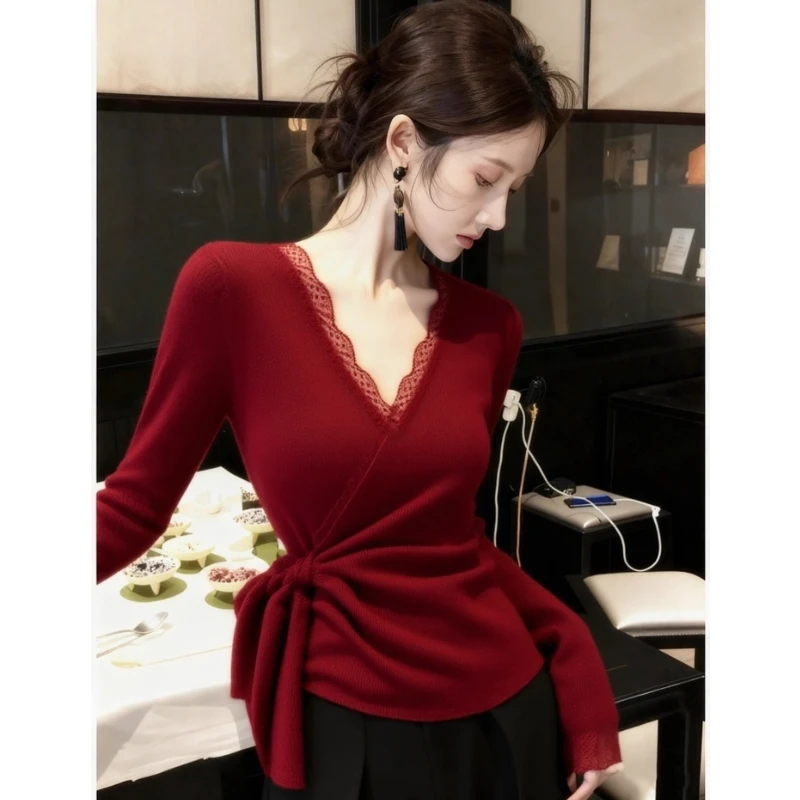 2025冬季新款红色针织衫时尚洋气高级感巨好看蕾丝边收腰系带上衣