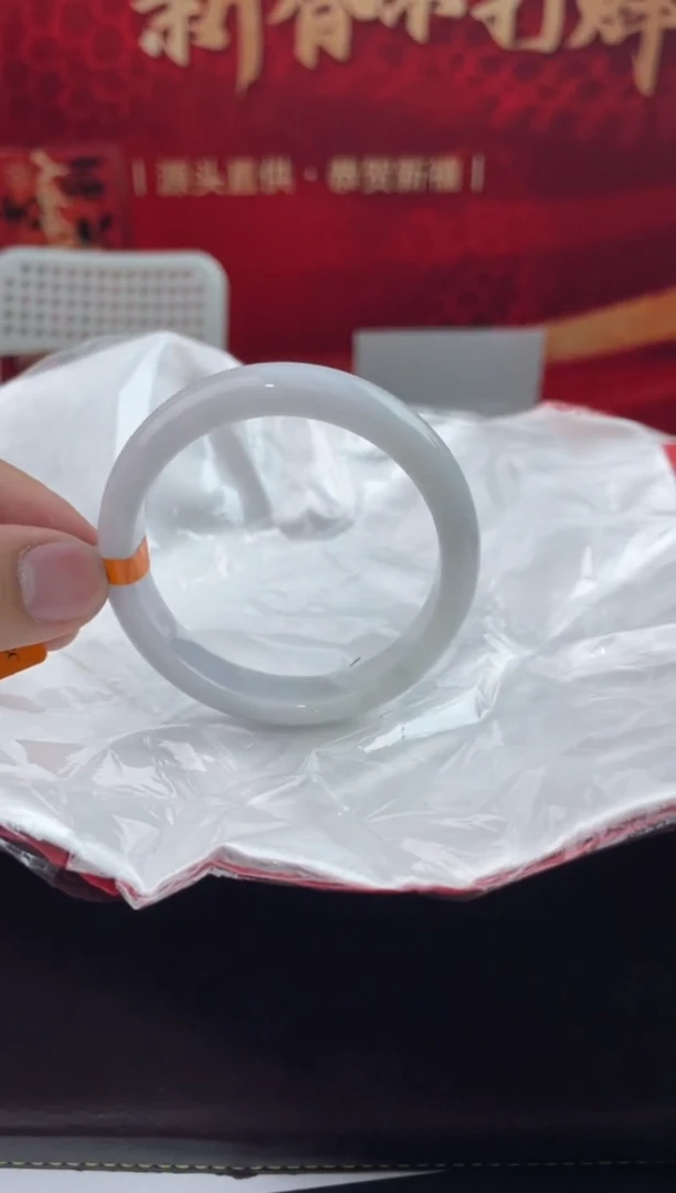 【闪购商品】翡翠手镯未镶嵌19翡翠手镯（微瑕）