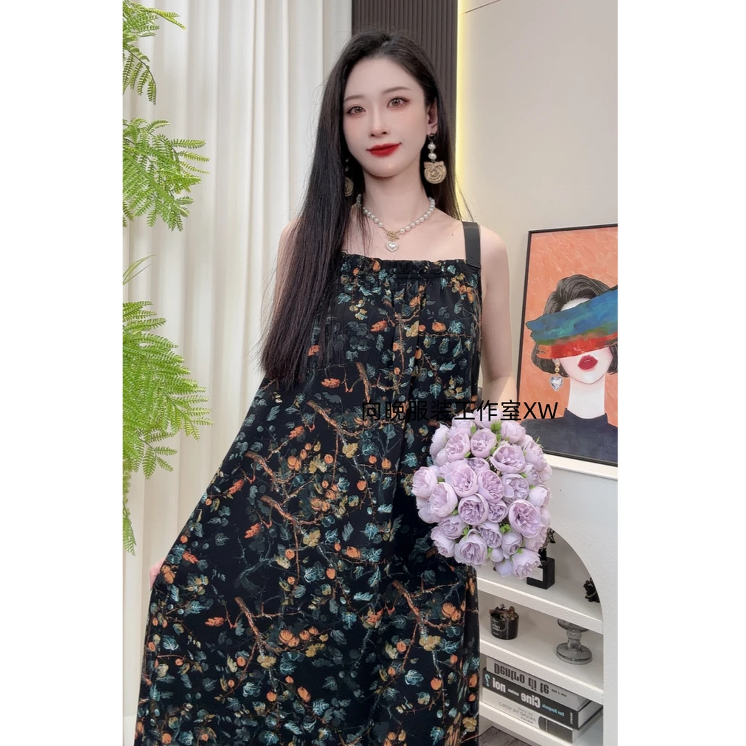 【黑栀子花】轻奢度假风印花吊带连衣裙女夏季新款时尚气质无袖长裙