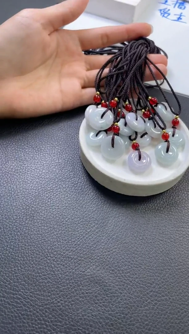 翡翠未镶嵌颈饰平安扣多样性发一件