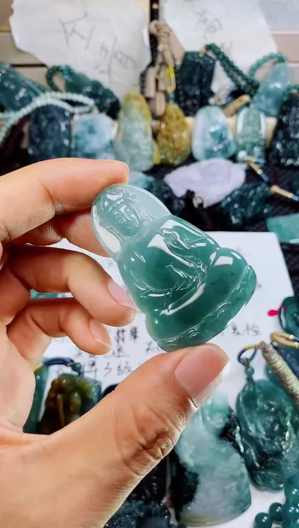 翡翠未镶嵌颈饰