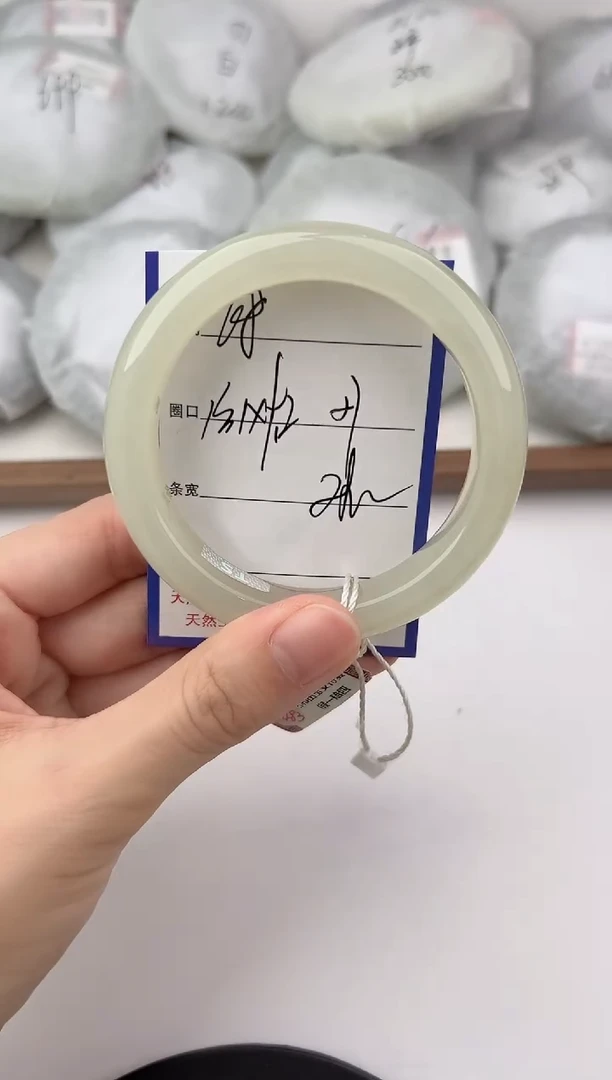 未镶嵌手镯和田玉68颜色微差无瑕疵