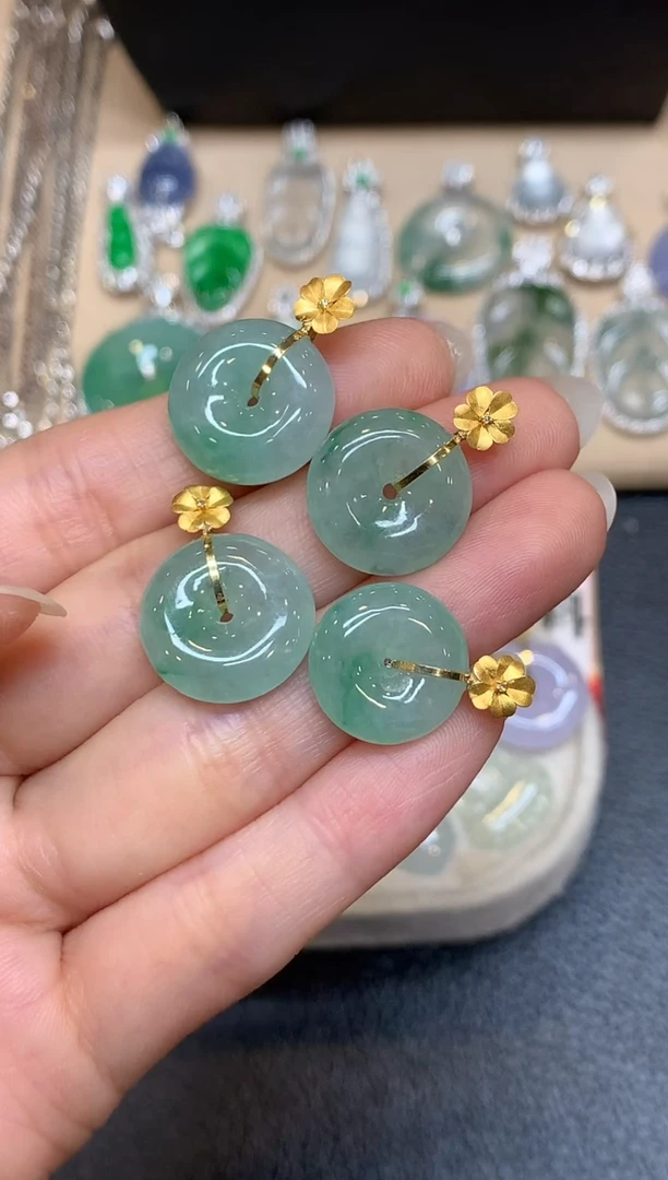 颈饰18K金镶嵌翡翠平安扣【无服务费多样性发其一