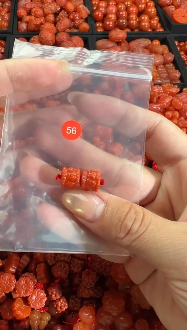 南红玛瑙未镶嵌颈饰1