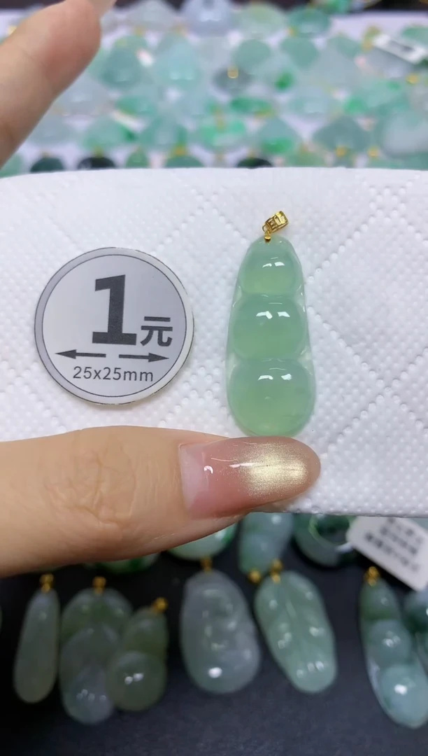 颈饰18K金镶嵌翡翠天然翡翠A货